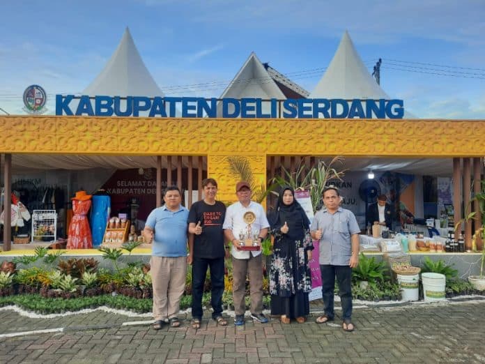 stand_pameran_pemkab_deli_serdang_raih_terbaik_1_saat_hpn_2023