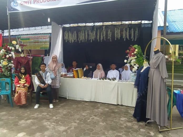 stand_smk_negeri_1_siantar_ikut_meramaikan_gebyar_mtq_pelajar_pancasila_tahun_2022