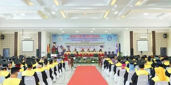 stie_bina_karya_tebing_tinggi_wisuda_201_mahasiswa_pj_wali_kota_tumbuhkan_ekonomi_dengan_digitalisasi