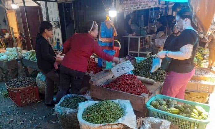 stok_melimpah_harga_cabai_dan_bawang_di_pasar_dwikora_berangsur_angsur_turun