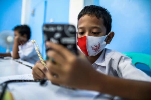 stop_kecanduan_internet_pada_anak_ini_kiatnya