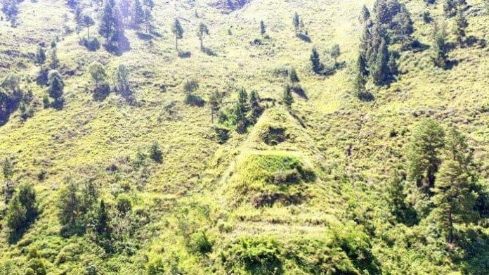struktur_piramida_di_danau_toba_tak_tercatat_dalam_naskah_kuno_batak