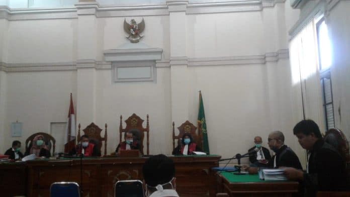 stttpenasehat_hukum_terdakwa_kepemilikan_25_butir_ekstasi_tuding_tuntutan_jaksa_nina_tu_nina