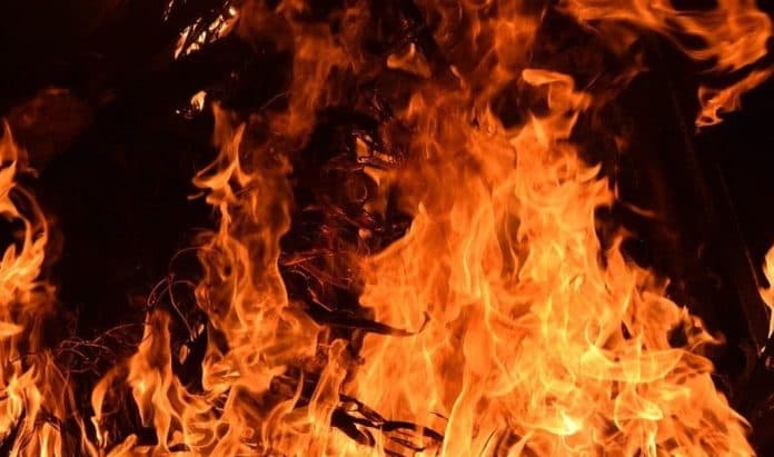 suami_nekat_bakar_istri_dan_2_anaknya_lalu_bakar_diri_sendiri