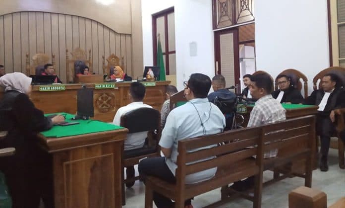 suap_pppk_di_batu_bara_adik_mantan_bupati_dan_4_koleganya_dipenjara_1_tahun