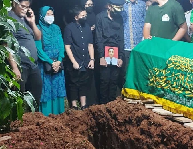 suasana_haru_iringi_pemakaman_jenazah_pilot_citilink