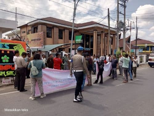 sudah_3_kali_unjuk_rasa_kajari_tak_pernah_temui_wartawan