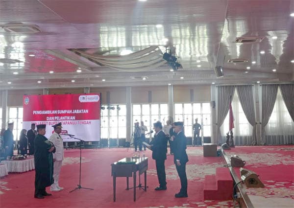 sugeng_riyanto_dilantik_sebagai_pj_bupati_tapteng_ketiga