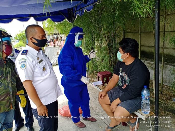 suhu_tubuh_tinggi_warga_pematangsiantar_ditolak_masuk_simalungun