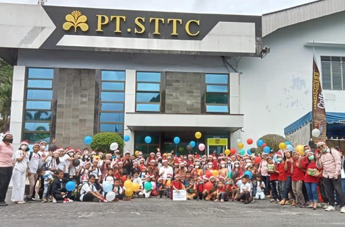 suka_cita_natal_sttc_berbagi_bahagia_bersama_anak_anak_panti_asuhan
