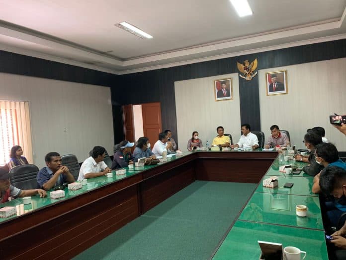 sulit_dapat_bbm_untuk_produksi_pertanian_petani_simalungun_mengadu_ke_dprd
