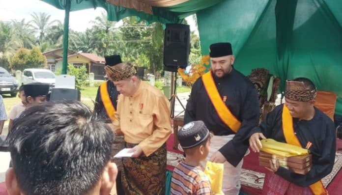 sultan_kualuhleidong_gelar_baksos_di_tanjungpasir_labura