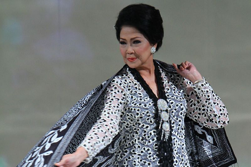 sumi_hakim_kenang_rima_melati_bawa_peragawati_indonesia_ke_manca_negara