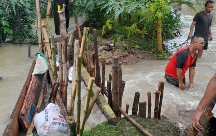 sungai_batang_kuis_meluap_rumah_warga_di_dua_kecamatan_terendam_banjir