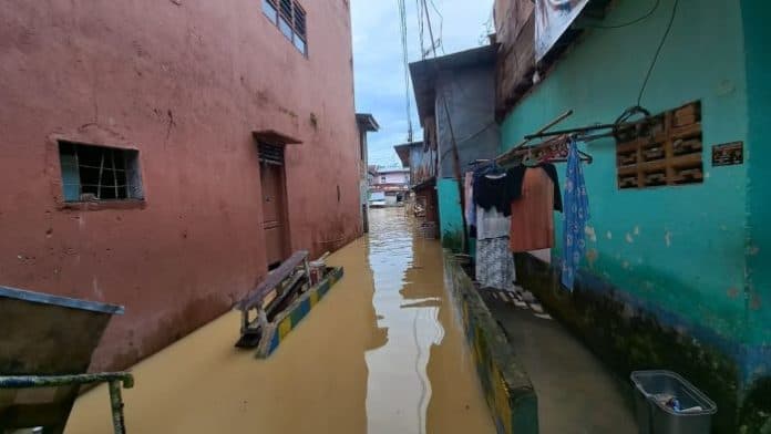 sungai_deli_kembali_meluap_kelurahan_sei_mati_kebanjiran