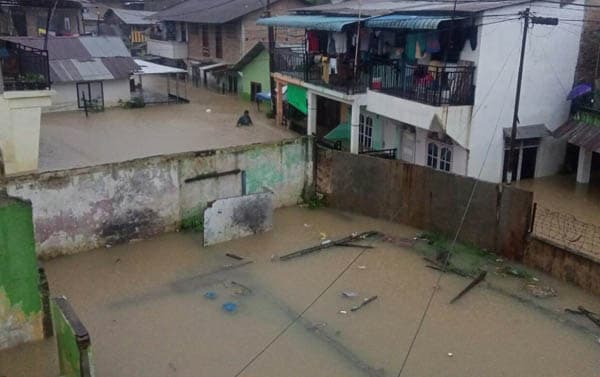 sungai_deli_meluap_sejumlah_lokasi_di_medan_maimun_banjir