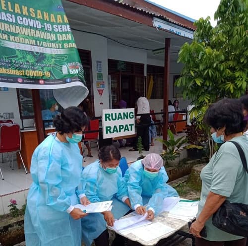 suntik_vaksin_dosis_2_berlanjut_di_puskesmas_tandang_buhit