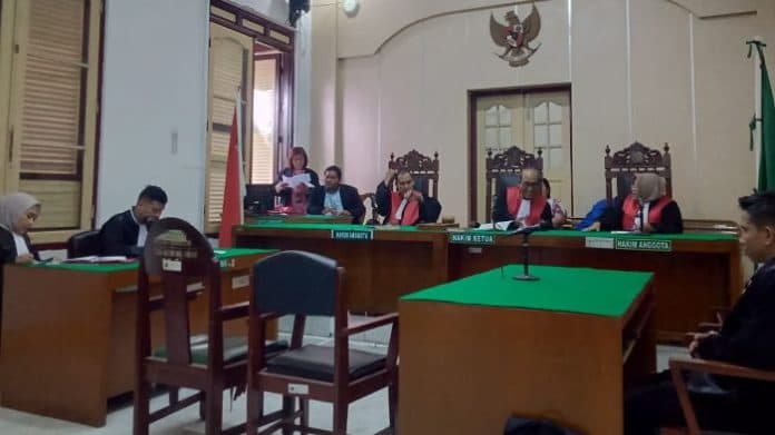 surat_tuntutan_belum_selesai_sidang_ratu_narkoba_kembali_ditunda