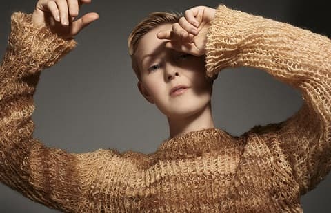 sweater_berbahan_rambut_diperkenalkan_desainer_asal_belanda