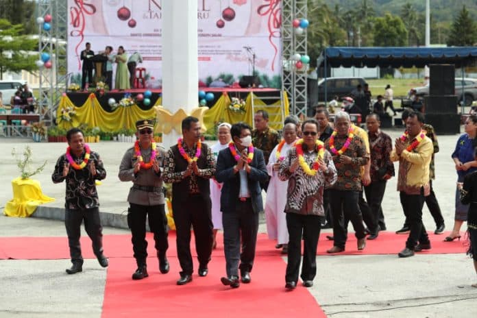syukuran_perayaan_natal_dan_tahun_baru_sd_st_vinsensius_dan_smp_st_yosef_salak_meriah