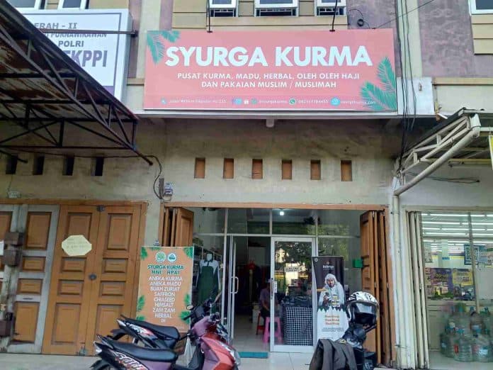 syurga_kurma_jajakkan_segala_jenis_kurma_yang_dipasok_langsung_dari_saudi_arabia