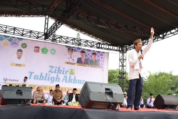 tablik_akbar_bersama_abdul_somad_di_tanjung_balai_ajak_generasi_muda_lestarikan_leluhur