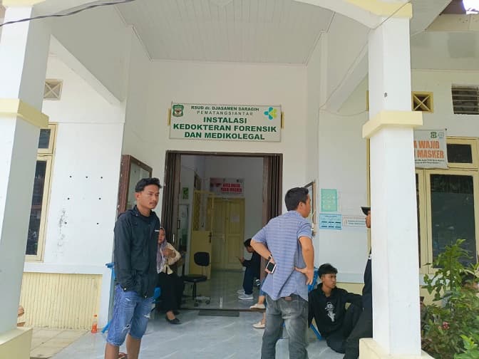 tabrak_lari_di_depan_nommensen_siantar_dua_pemuda_tewas_satu_kritis