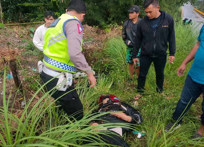 tabrak_truk_fuso_di_jalinsum_pegawai_bpr_sumbul_dairi_tewas_ditempat