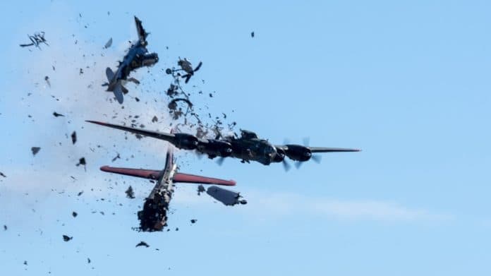 tabrakan_2_pesawat_di_atraksi_dallas_airshow_6_orang_tewas