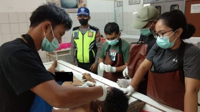 tabrakan_dengan_truk_di_jalan_asahan_seorang_pemuda_tewas_di_tkp