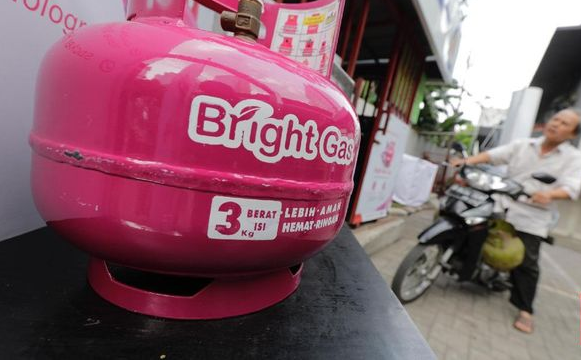 tabung_gas_biru_12_kg_ditukar_secara_bertahap_ke_bright_gas_pink