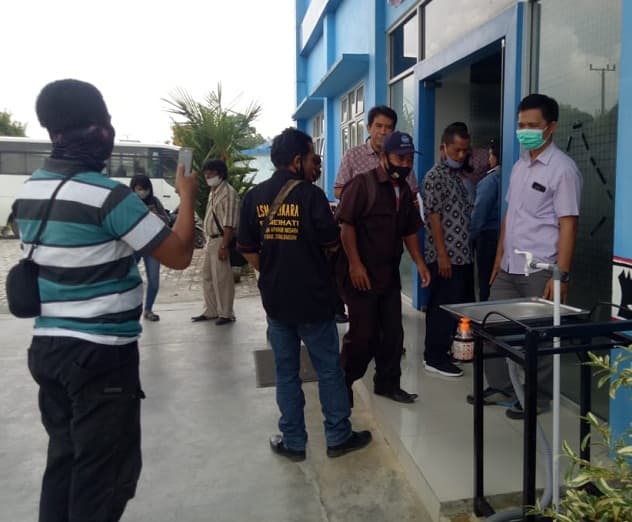 tagihan_tarif_air_melonjak_formikom_datangi_pdam_tirtalihou