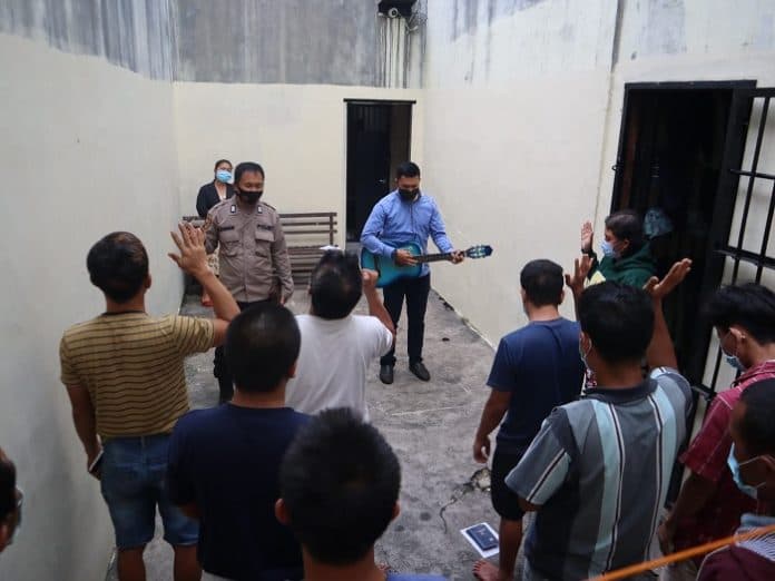 tahanan_rtp_polres_dairi_mendapat_siraman_rohani