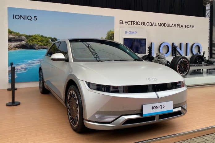 tahun_2024_pemerintah_target_penjualan_mobil_listrik_50_ribu_unit