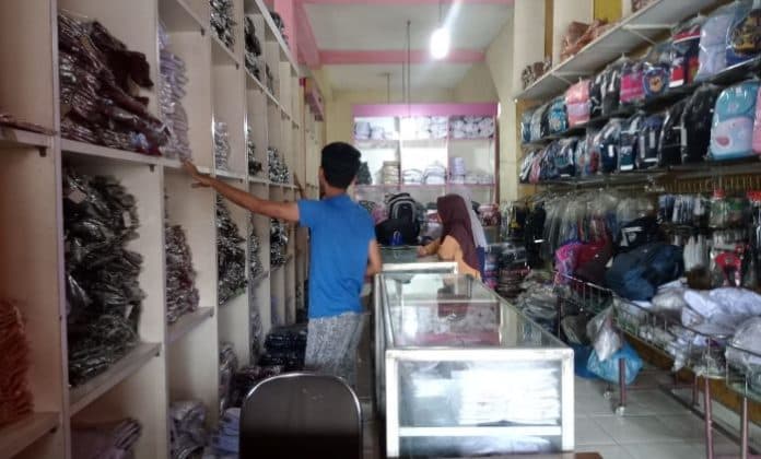 tahun_ajaran_baru_penjualan_seragam_sekolah_di_medan_mulai_meningkat