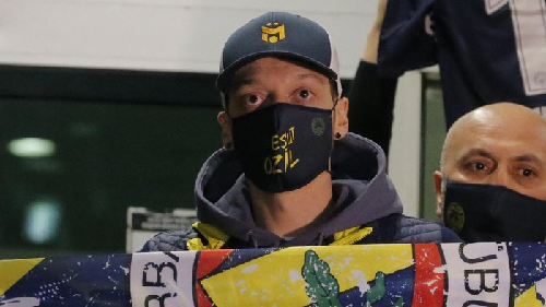 tak_akur_dengan_pelatih_mesut_oezil_dicoret_dari_skuat_fenerbache