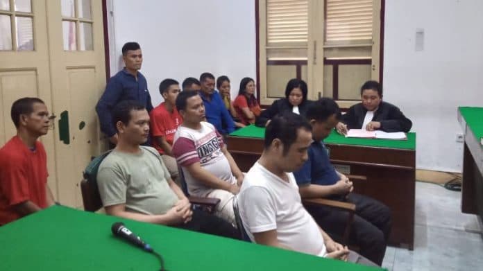 tak_banding_jaksa_terima_4_terdakwa_pembuat_miras_ilegal_di_medan_dihukum_16_bulan_penjara