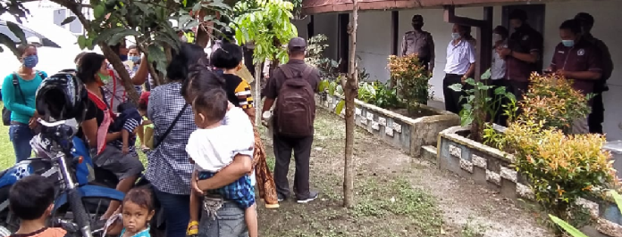 tak_dapat_bansos_omak_omak_unjuk_rasa_ke_diskop_dan_dinsos_siantar