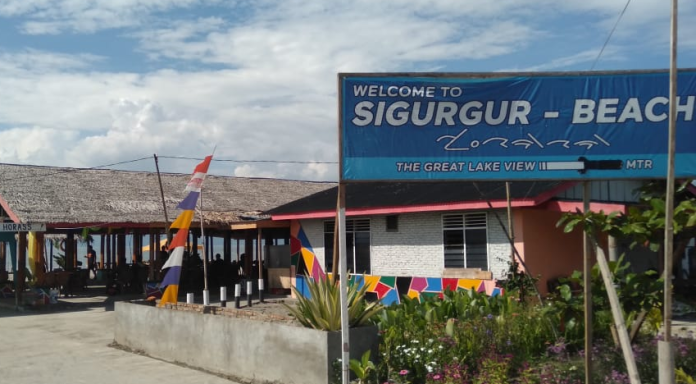 tak_dipungut_biaya_nikmati_pesona_pantai_sigurgur_di_samosir