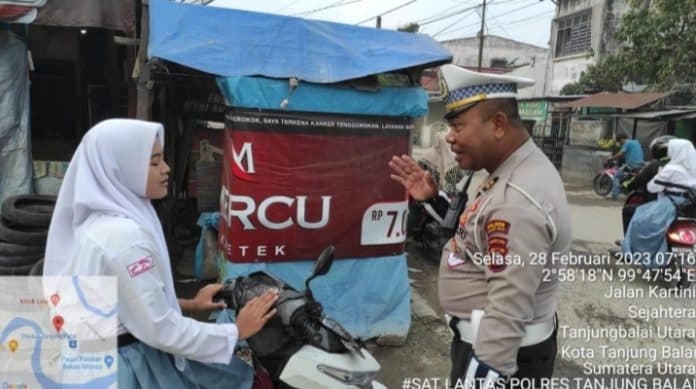 tak_gunakan_helm_sni_sejumlah_pengendara_tanjungbalai_dapat_teguran_satlantas