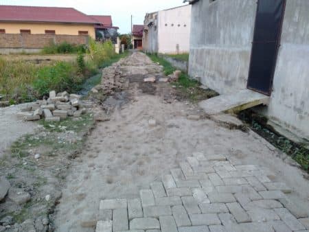 tak_kunjung_selesai_perawatan_jalan_paving_block_dinas_perkim_deli_serdang_dikeluhkan_warga