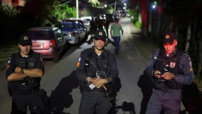 tak_mau_ditangkap_politikus_sekutu_presiden_brasil_nekat_lempar_granat_ke_polisi