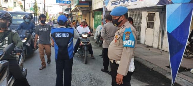 tak_pakai_masker_3_warga_tebing_tinggi_dihukum_lafalkan_pancasila