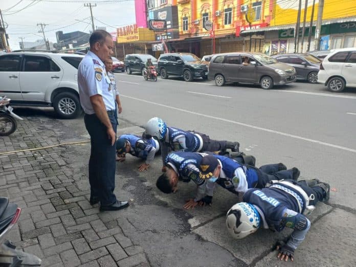 tak_respon_arus_lalu_lintas_personil_dishub_medan_diberi_pembinaan