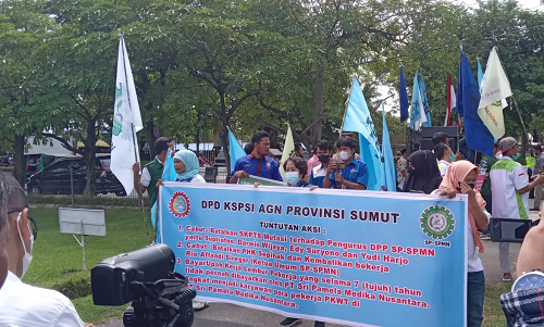 tak_terima_phk_dan_mutasi_massa_geruduk_pt_sri_pamela_tebing_tinggi