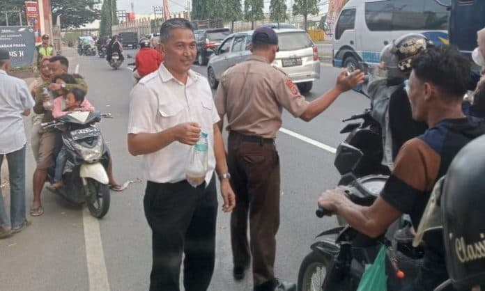takjil_yang_dibagikan_ptpn1_regional_1_ludes_dalam_tempo_15_menit