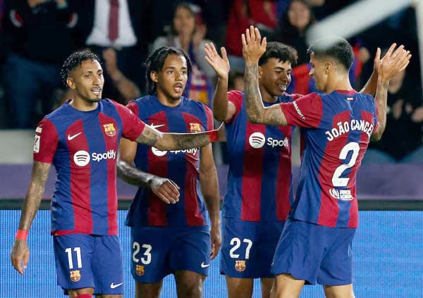 taklukkan_sociedad_2_0_barcelona_kembali_rebut_peringkat_dua