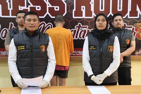 takut_foto_tak_senonoh_tersebar_remaja_14_tahun_layani_tersangka_3_kali