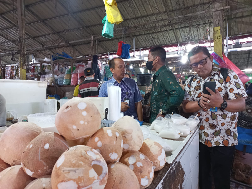 talang_dipasang_pasar_kemiri_medan_kota_tak_lagi_becek_saat_hujan