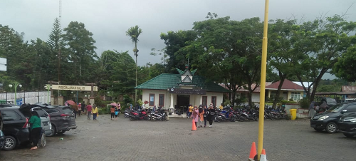 taman_wisata_iman_sitinjo_dairi_dibanjiri_ribuan_pengunjung